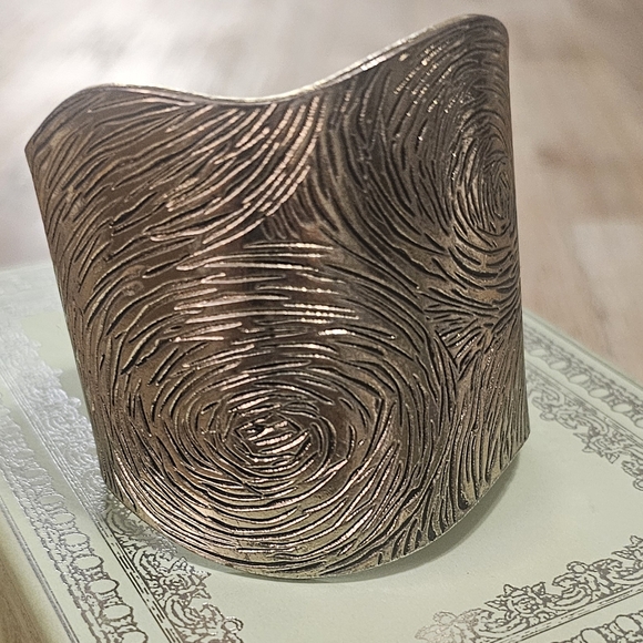 Vintage Mid Century Carved Modern Wide Open Cuff Bracelet Spiral Design. - Picture 4 of 8